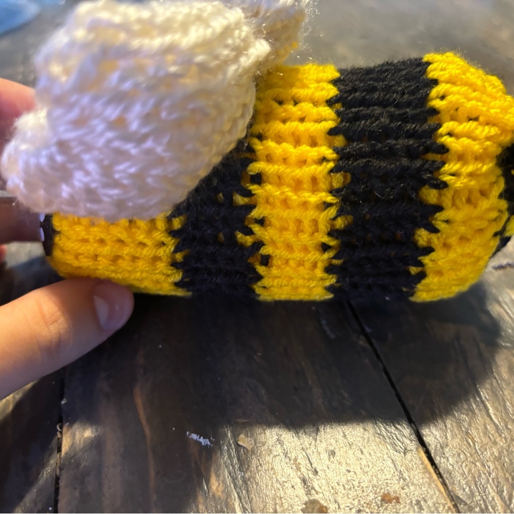 Handmade knitted bee